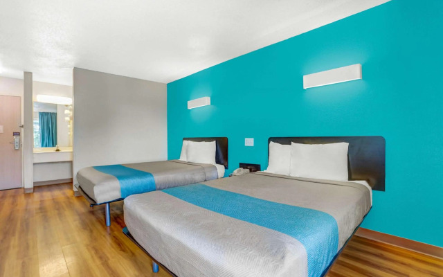 Motel 6 Raleigh, NC - North