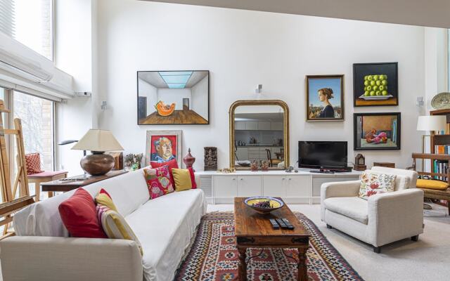 JOIVY Artsy Studio Flat in Fulham near River Thames