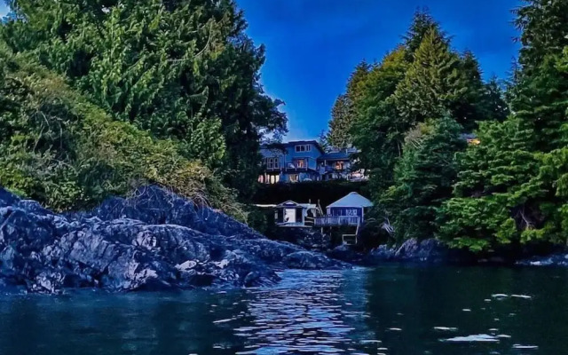 Tofino Oceanfront Hotel Suite 2