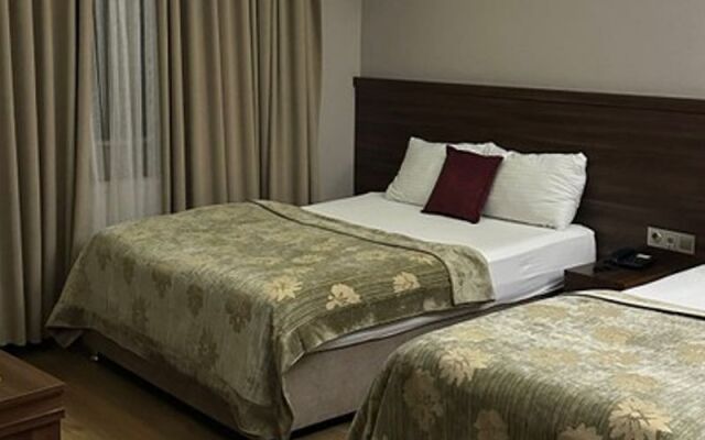 Grand Deluxe Hotel