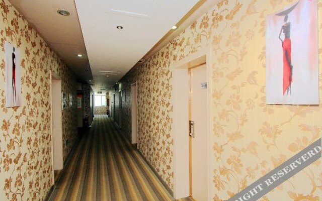 With Pealeful Fashionable Guesthouse