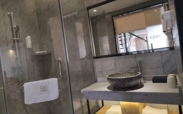 Meet Fashion Hotel (Huidong OCT Store)