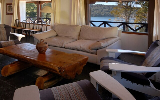 Fantastic 4Bedr Chalet Lake Views HV8