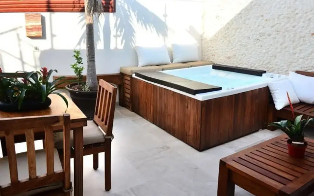 Condo Las Olas 306 by Playa Paradise