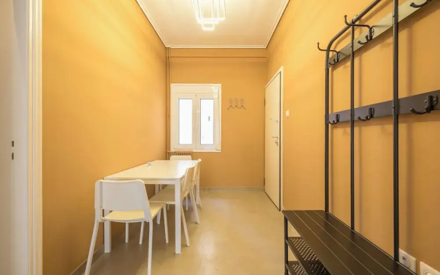 Stylish 2 Bd Urban Retreat Near Panormou