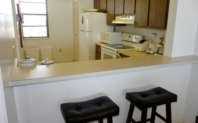 Eye-catching Beachfront Condo With Pool and Nice Views