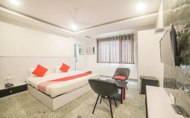 Royal Town Paschim Vihar By OYO Rooms