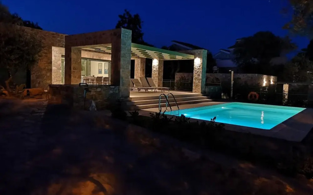 Ouzo Stone House 1, with private pool