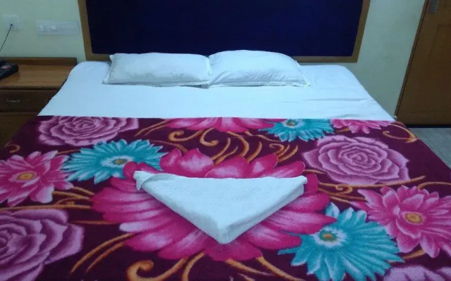 Iroomz Krishna Grand Inn