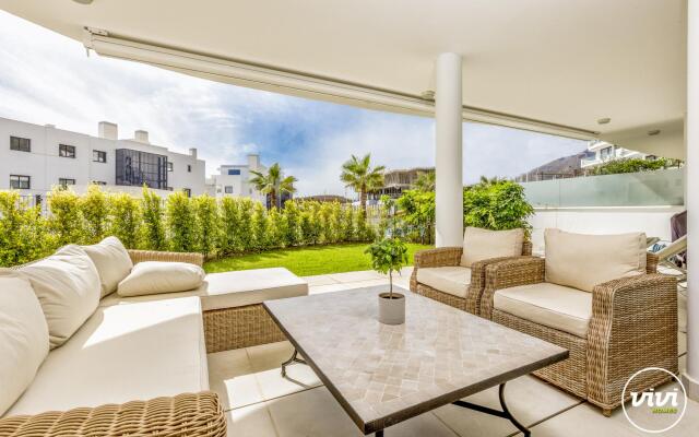 Lady in Fuengirola with 2 bedrooms and 2 bathrooms