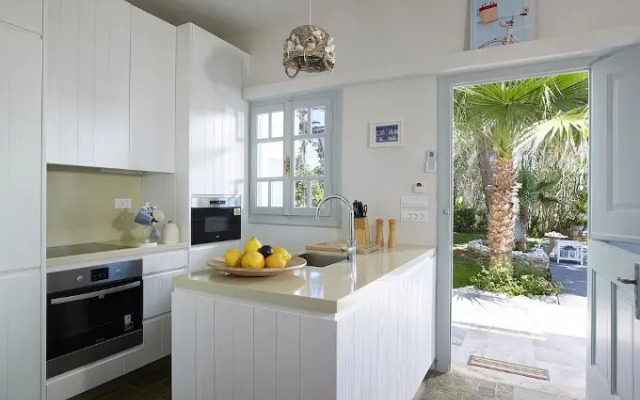 Paradisso Luxury Beach Villas