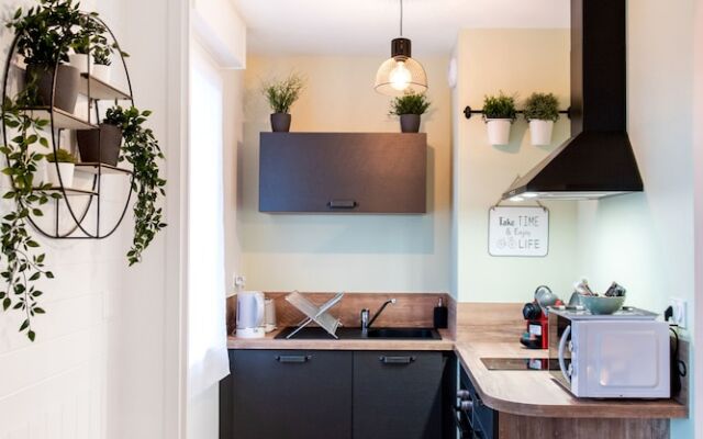 Chic & Cosy Appartement avec Terrasse, Parking Privatif