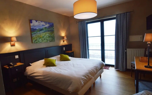 Modern Villa with Shared Pool Nearby Saint-Hubert