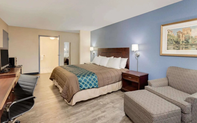 Days Inn by Wyndham Montgomery Near AUM