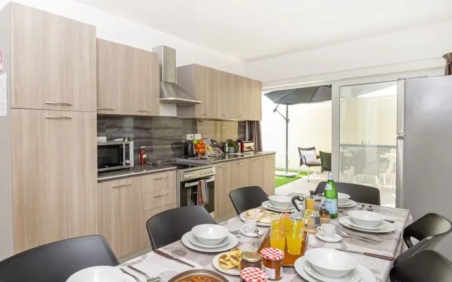 Summer Breeze Maisonette with Terrace by Getaways Malta