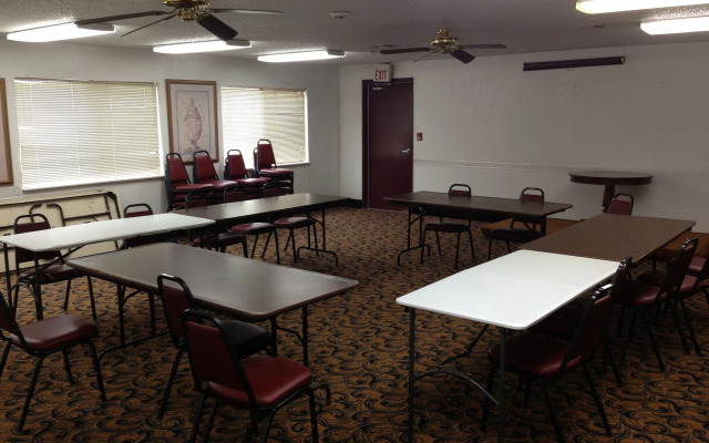 Brentwood Inn & Suites