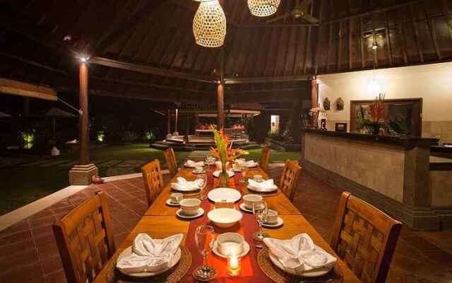 The Junno Villa