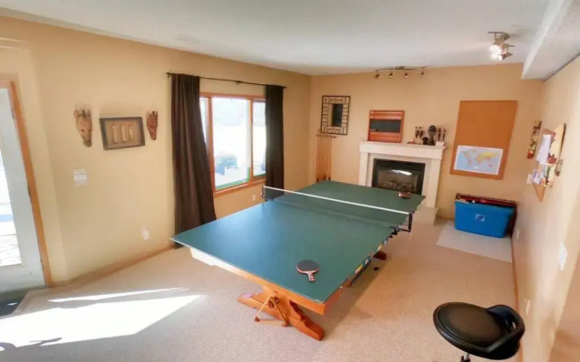 Sunny & Cozy Suite with Pool & Ping Pong table