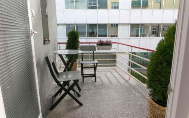 Tomas's apartment