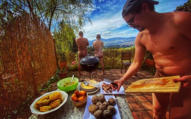 The Naked House Sabana - Hotel Nudista