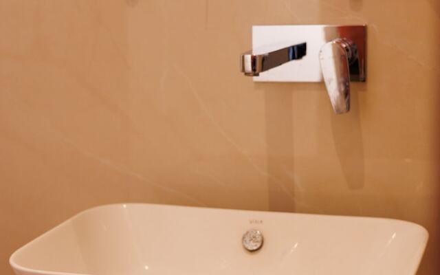 The Eliot Hotel & Banquet