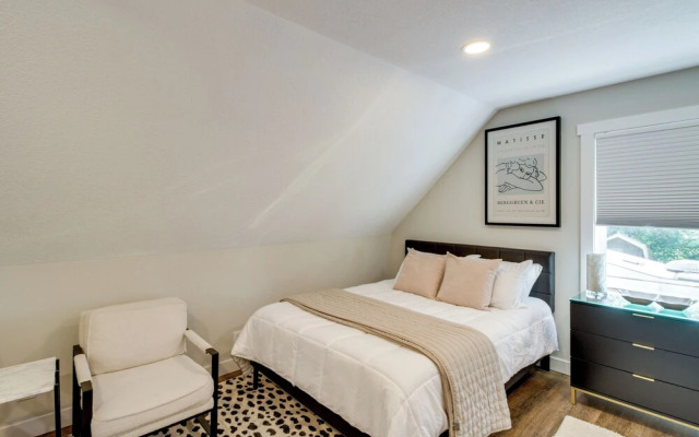Stylish 'crosby Cottage' - 1 Mi to Serpent Lake!
