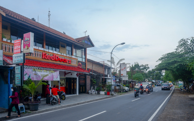 RedDoorz Syariah near Exit Toll Ngemplak Solo
