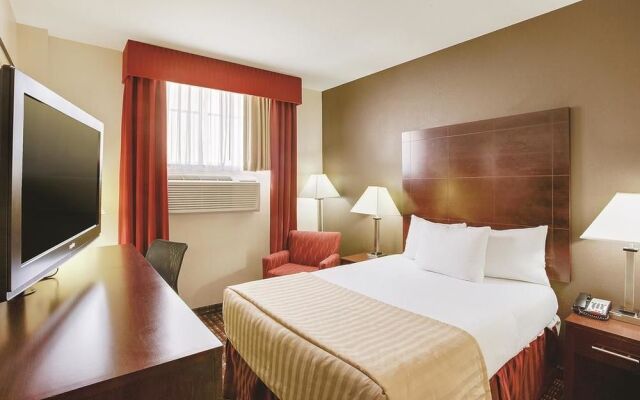 La Quinta Inn & Suites JFK Airport