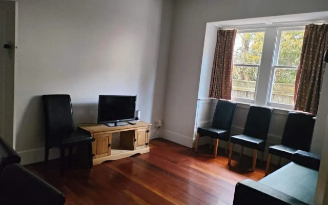 5 Bedroom House 7 Rangiatea Road