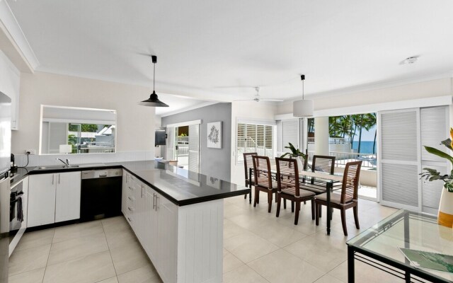 Belle Escapes - Absolute Beachfront Apartment with Private Pool Alamanda Resort "48"