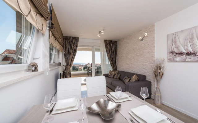 Apartments with Pool Villa Zora