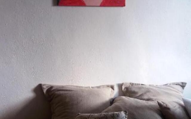 Comfy home-tropical garden & 5 min walk to beach