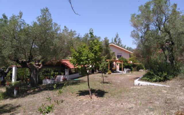 Possidi family house with parking, garden and AC