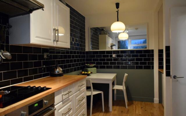 Peaceful 2 Bedroom Flat in West Kensington