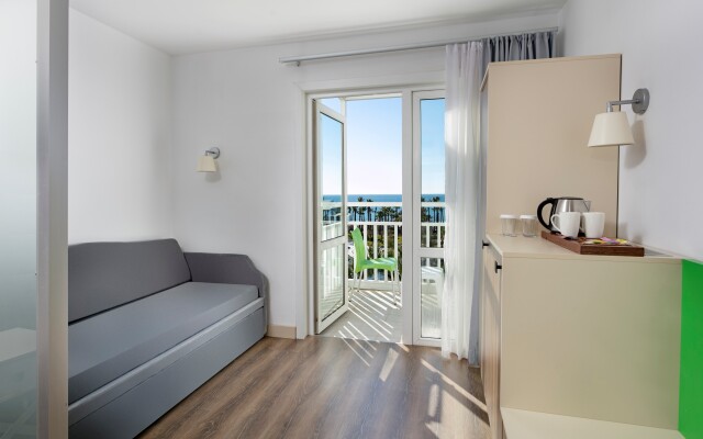 Seven Seas Hotel Blue