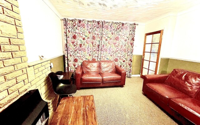 Inviting 2-bed House in Birmingham