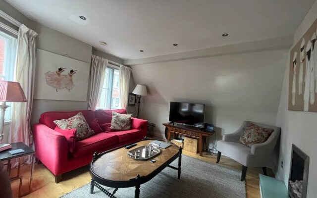 Modern Top Floor 2BD Flat - Kensington