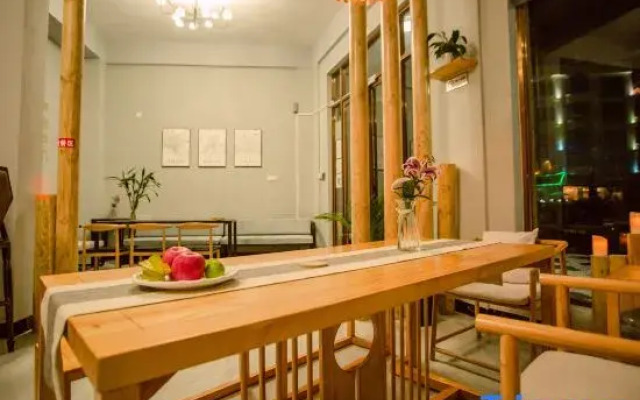 Like Year of Time Flow · Yunqi Homestay