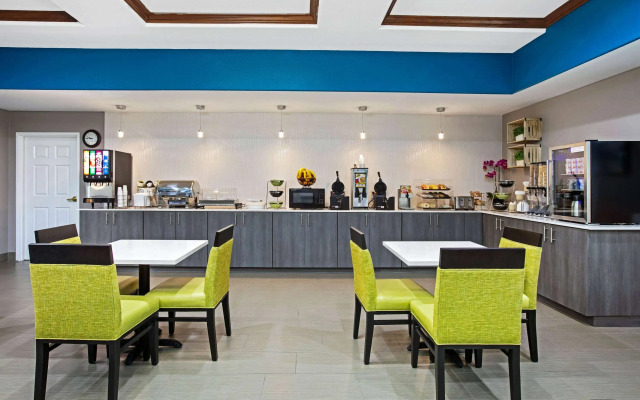 La Quinta Inn & Suites by Wyndham Sulphur Springs