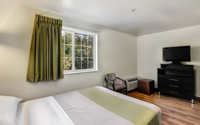 Studio 6 East Brunswick, NJ - NYC Area