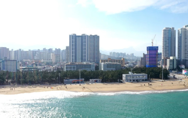 Sokcho Chonpines Beach Hotel