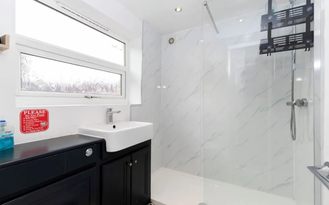 Bright 4-bedroom Maisonette in Gateshead