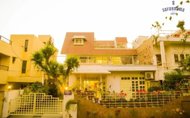Safarnama Agra