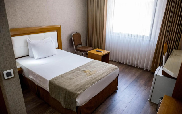 Selcuk Hotel Sems-i Tebrizi