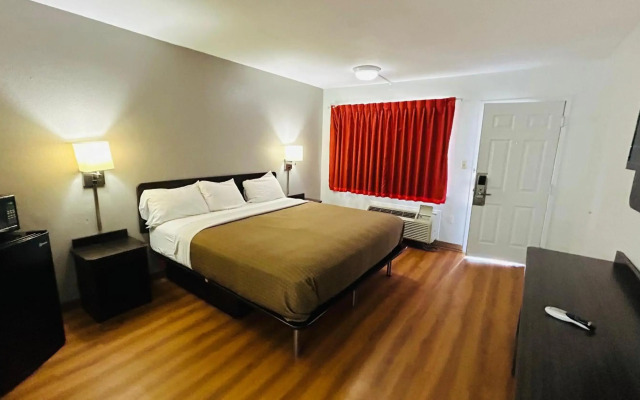 Super 7 Inn Tupelo