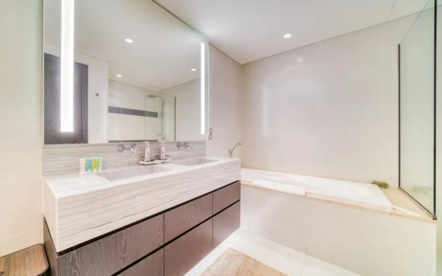 Royal Seaside Retreat w Balcony at the Palm