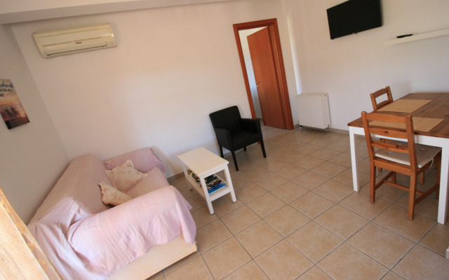 Lagoon View Apartments - Adults Only