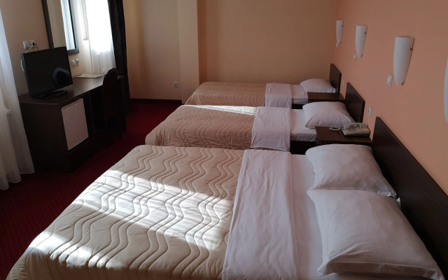 Elegance Hotel