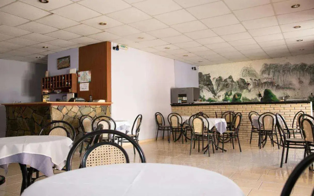 Petania Hotel & Apartments