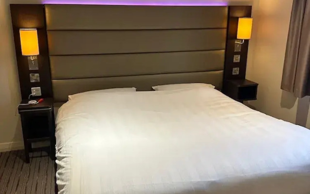 Premier Roomz Two Mills